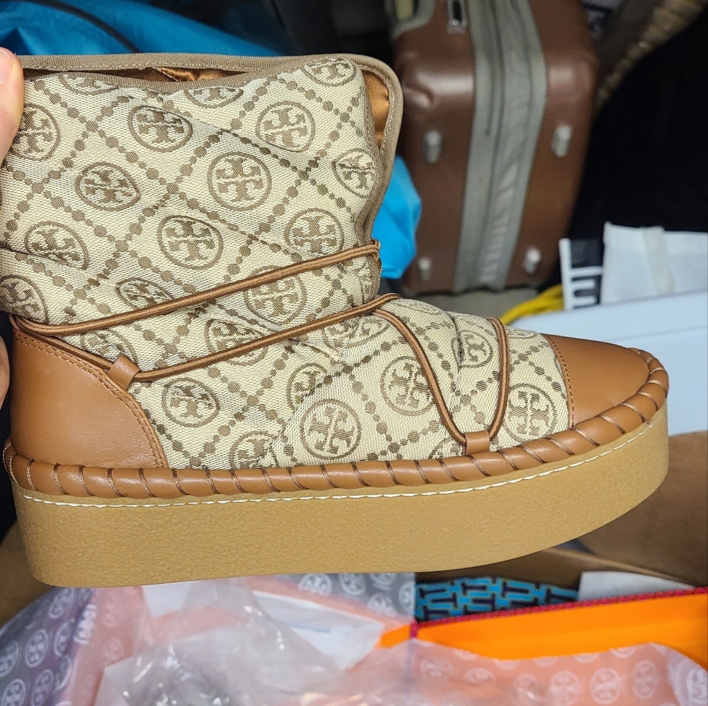 Tory Burch T MONOGRAM SLEEPING BAG BOOT 7.5